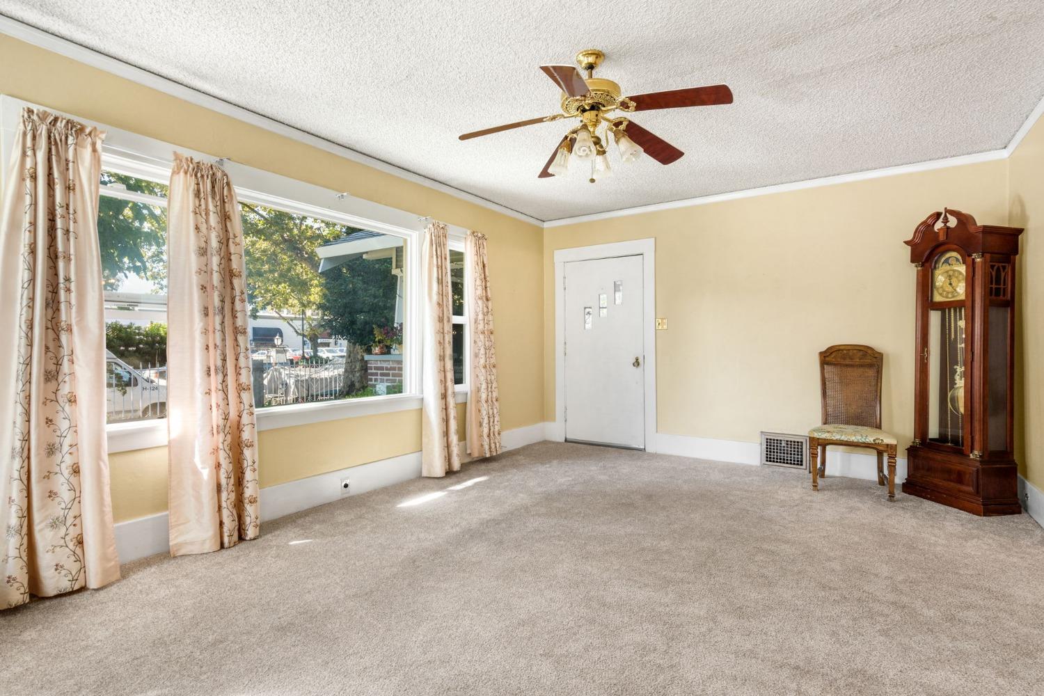 Detail Gallery Image 6 of 27 For 1603 Basler St, Sacramento,  CA 95811 - 2 Beds | 1 Baths