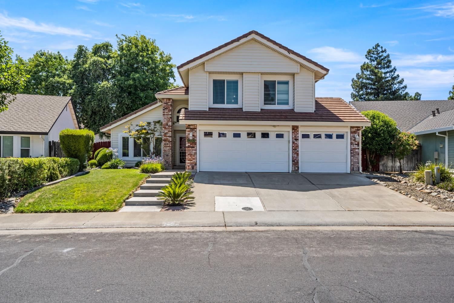 Detail Gallery Image 1 of 1 For 9494 Kilcolgan Way, Elk Grove,  CA 95758 - 4 Beds | 2/1 Baths