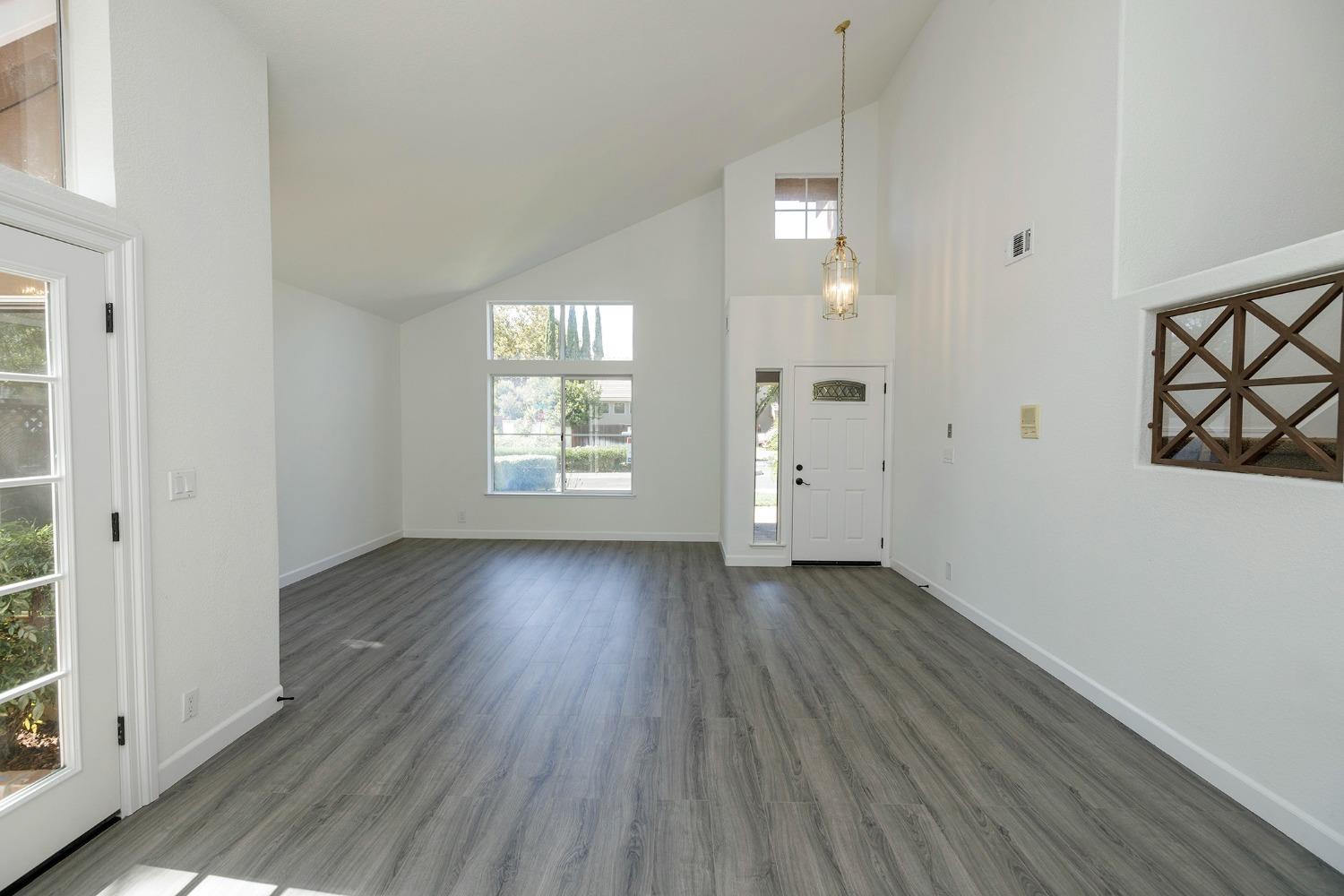 Detail Gallery Image 7 of 54 For 1498 Monterey Ct, Tracy,  CA 95376 - 3 Beds | 2/1 Baths