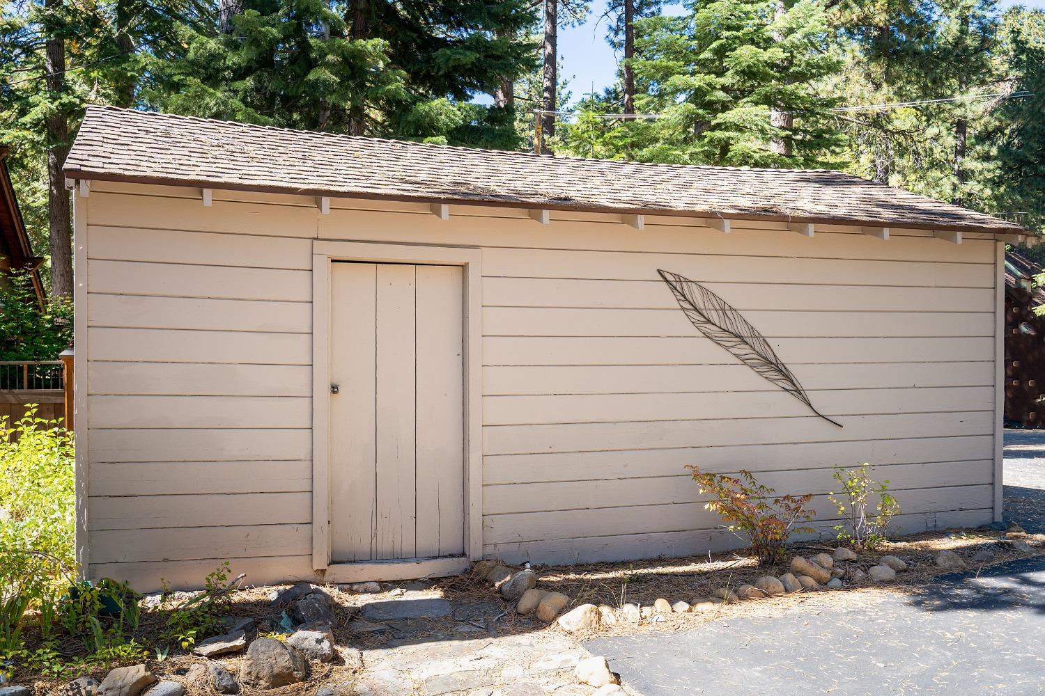 Detail Gallery Image 18 of 26 For 1775 Cedar Crest Ave, Tahoe City,  CA 96145 - 3 Beds | 2 Baths