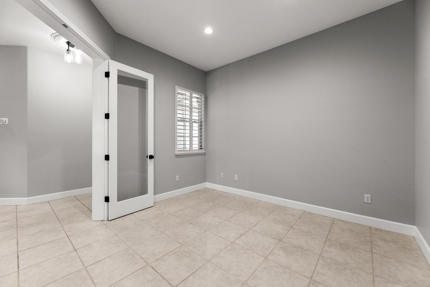 Detail Gallery Image 39 of 69 For 121 Vista Creek Cir, Sacramento,  CA 95835 - 4 Beds | 2/1 Baths