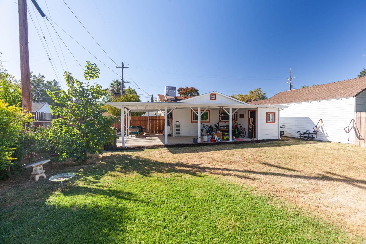 Detail Gallery Image 20 of 29 For 5681 19th Ave, Sacramento,  CA 95820 - 2 Beds | 1 Baths