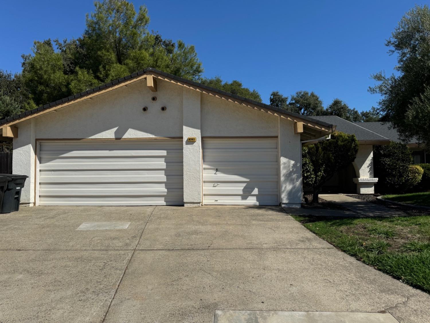 Detail Gallery Image 1 of 1 For 8341 Canyon Oak Dr, Citrus Heights,  CA 95610 - 4 Beds | 2 Baths