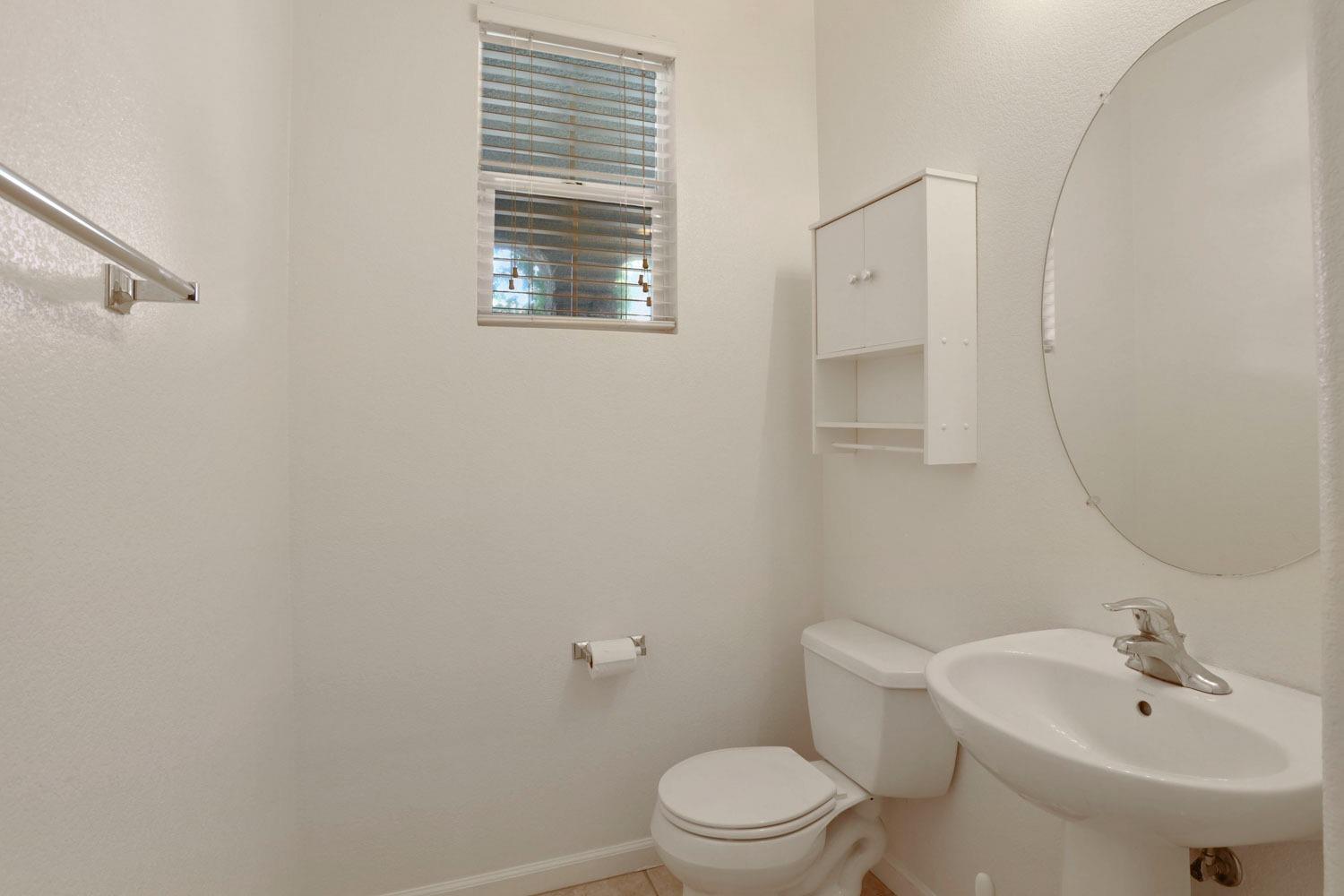 Detail Gallery Image 10 of 46 For 1745 Silvershire Dr, Stockton,  CA 95206 - 3 Beds | 2/1 Baths