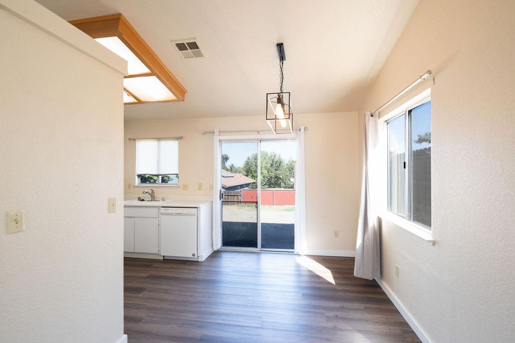 Detail Gallery Image 7 of 29 For 1556 Sun River St, Oakdale,  CA 95361 - 3 Beds | 2 Baths