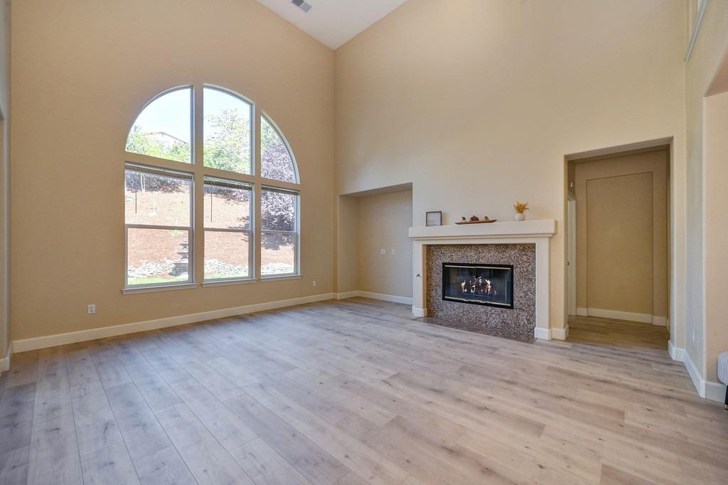 Detail Gallery Image 9 of 63 For 4071 Borders Dr, El Dorado Hills,  CA 95762 - 4 Beds | 2/1 Baths