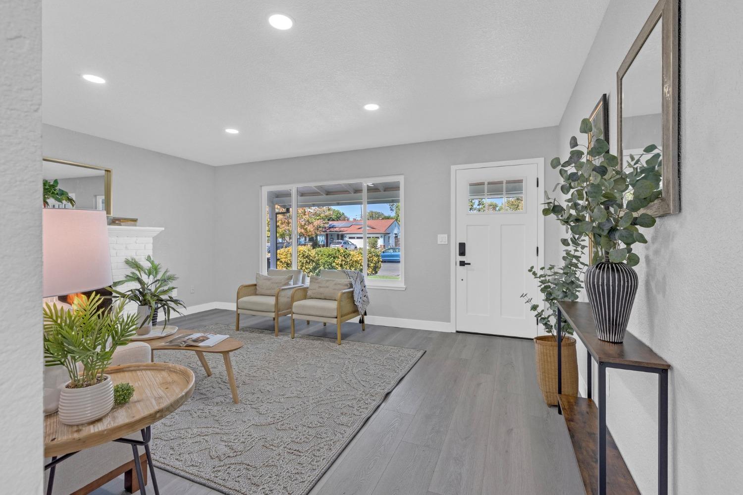 Detail Gallery Image 5 of 39 For 5156 Moddison Ave, Sacramento,  CA 95819 - 3 Beds | 1 Baths