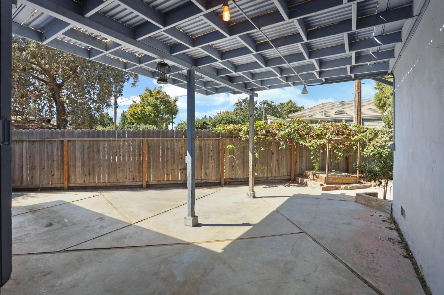 Detail Gallery Image 23 of 34 For 241 W Essex St, Stockton,  CA 95204 - 3 Beds | 1 Baths