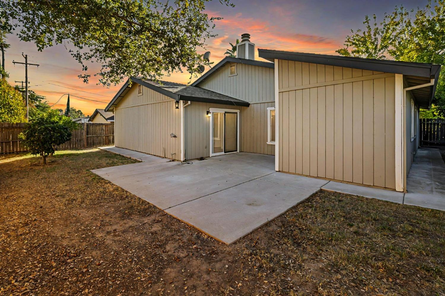 Detail Gallery Image 2 of 46 For 6556 Oakcreek Way, Citrus Heights,  CA 95621 - 4 Beds | 2 Baths