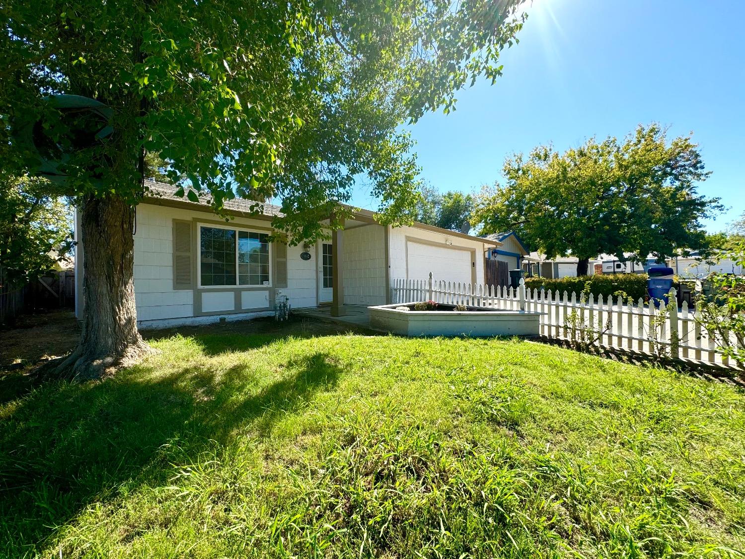 Detail Gallery Image 1 of 1 For 6642 Badger Ct, Sacramento,  CA 95842 - 3 Beds | 2 Baths