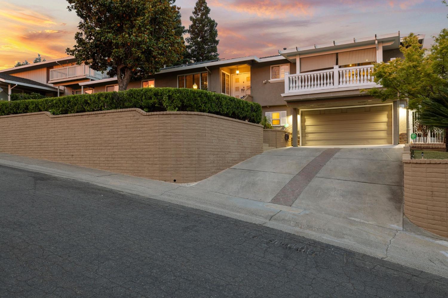 Detail Gallery Image 2 of 83 For 3006 Scenic Heights Way, Carmichael,  CA 95608 - 4 Beds | 3 Baths