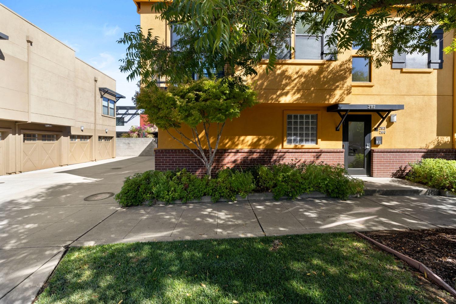 Browse Active MIDTOWN SACRAMENTO Condos For Sale