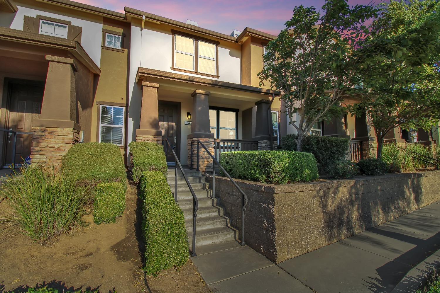 Detail Gallery Image 1 of 43 For 555 Clydesdale Dr #54,  Oakdale,  CA 95361 - 3 Beds | 2/1 Baths