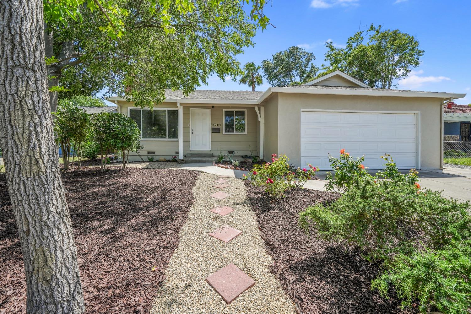 Detail Gallery Image 1 of 1 For 8909 Rosetta Cir, Sacramento,  CA 95826 - 3 Beds | 1/1 Baths