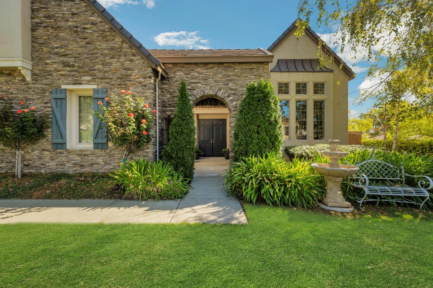 Detail Gallery Image 2 of 56 For 5021 Monteverde Ln, Lincoln,  CA 95648 - 5 Beds | 3/1 Baths