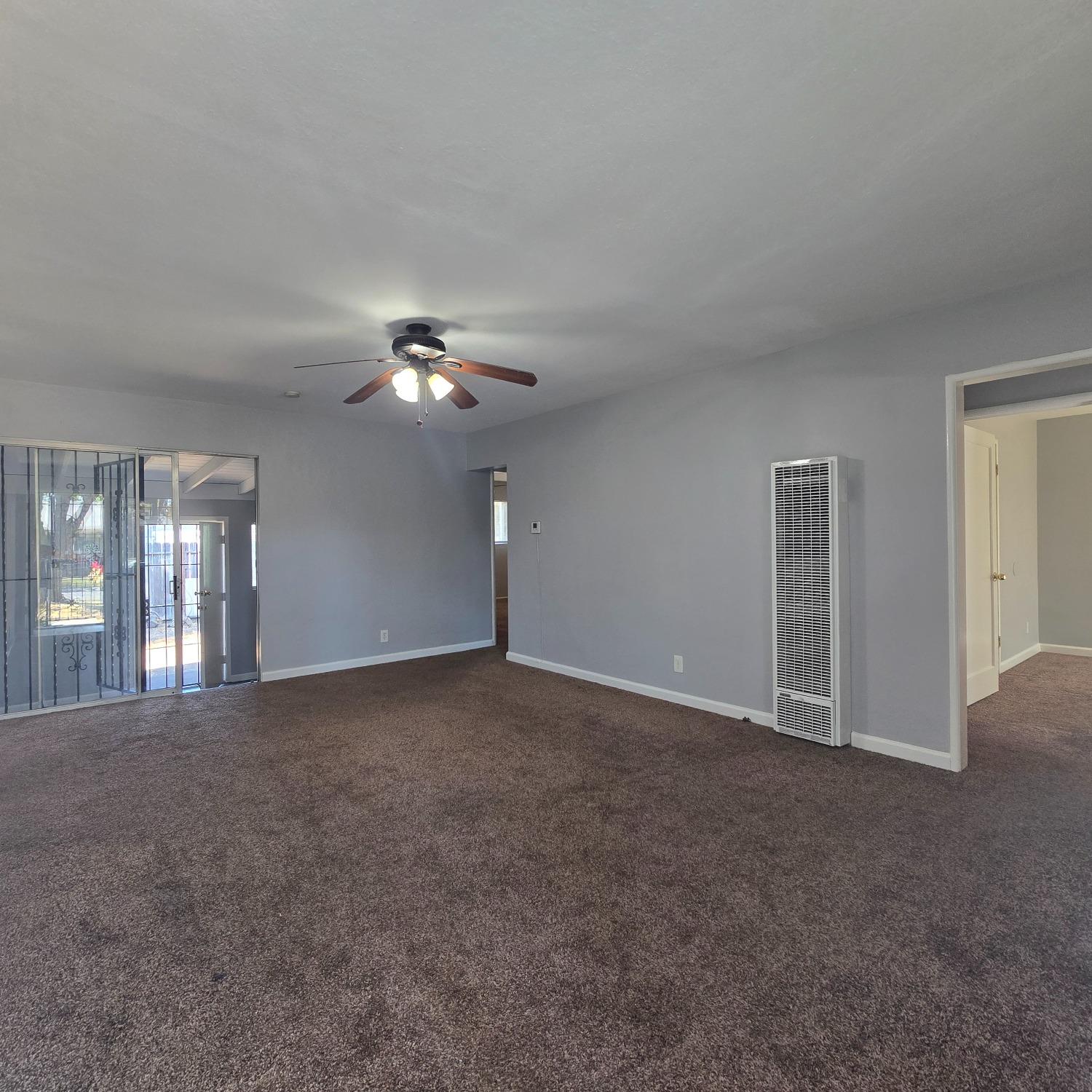 Detail Gallery Image 4 of 19 For 1637 Julian St, Stockton,  CA 95206 - 3 Beds | 1 Baths