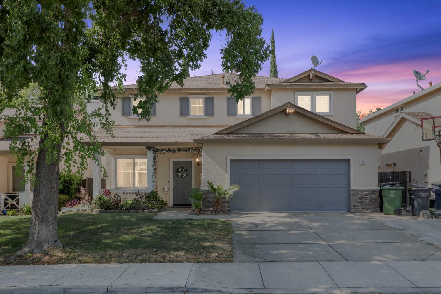 Detail Gallery Image 1 of 37 For 85 Lavender Ct, Tracy,  CA 95376 - 4 Beds | 2/1 Baths