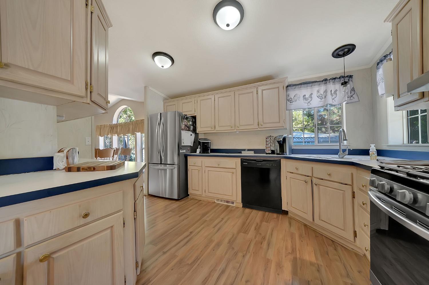 Detail Gallery Image 10 of 32 For 20521 Highway 88 11, Pine Grove,  CA 95665 - 3 Beds | 2 Baths