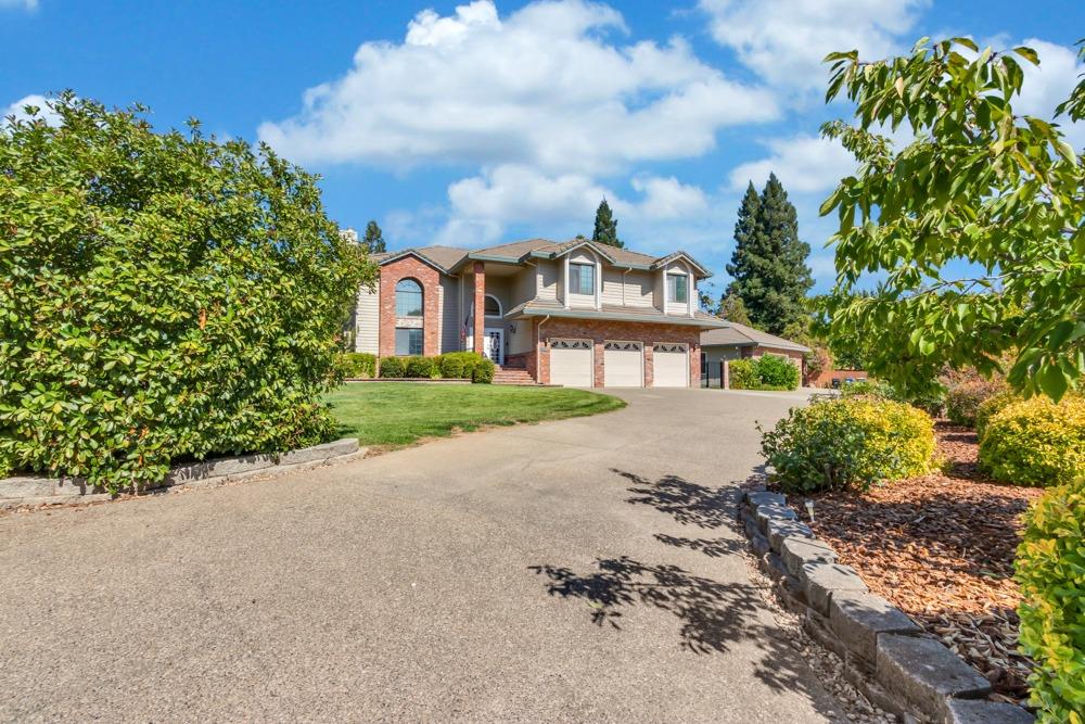 Detail Gallery Image 2 of 97 For 9167 Silverbrook Ln, Orangevale,  CA 95662 - 4 Beds | 4 Baths