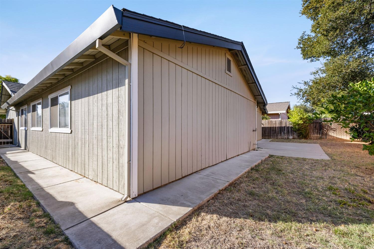 Detail Gallery Image 43 of 46 For 6556 Oakcreek Way, Citrus Heights,  CA 95621 - 4 Beds | 2 Baths