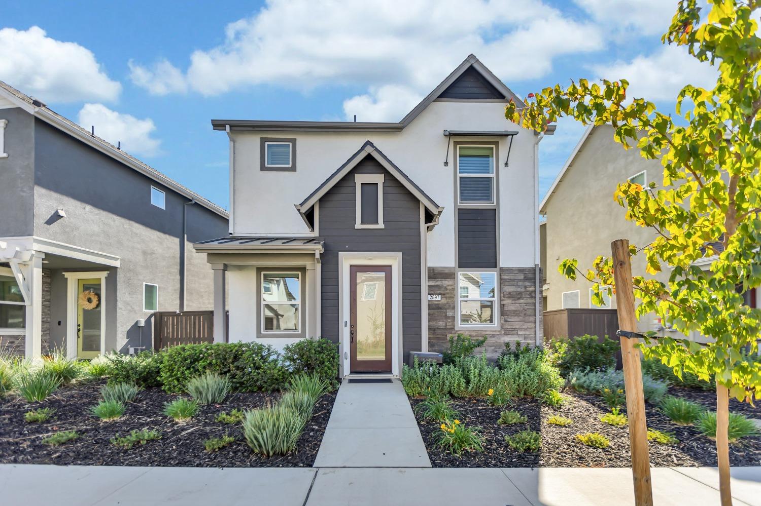 Detail Gallery Image 1 of 62 For 2897 Wheat Grass St, Sacramento,  CA 95833 - 3 Beds | 2/1 Baths