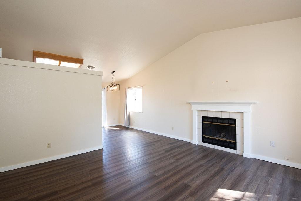 Detail Gallery Image 5 of 29 For 1556 Sun River St, Oakdale,  CA 95361 - 3 Beds | 2 Baths