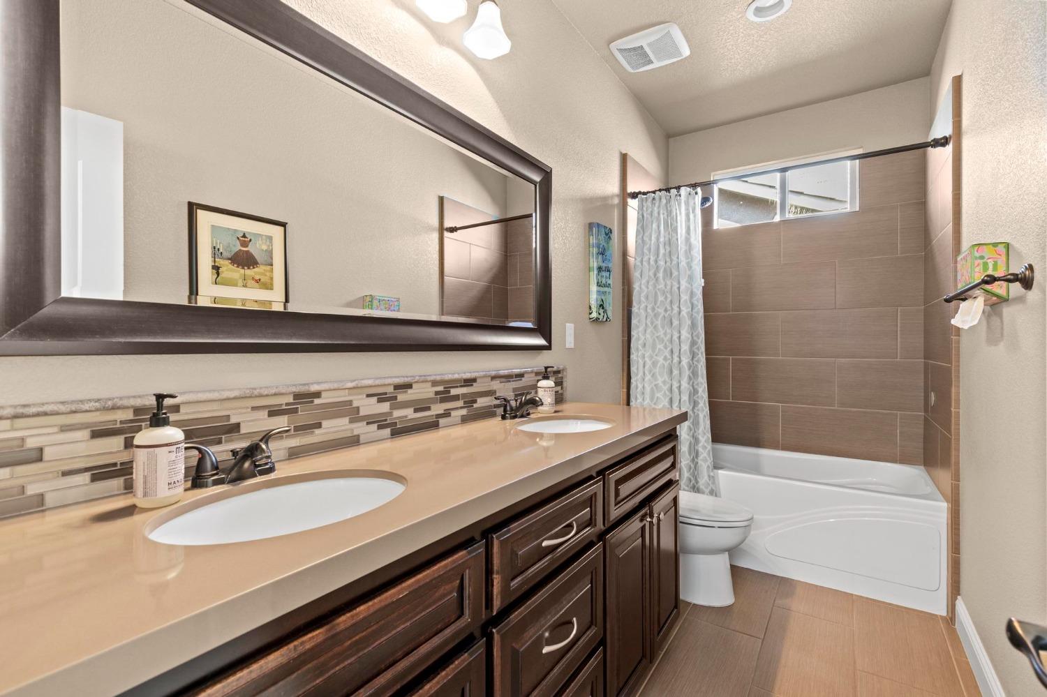 Detail Gallery Image 14 of 38 For 2190 Ne Newcastle Dr, Yuba City,  CA 95991 - 4 Beds | 2/1 Baths