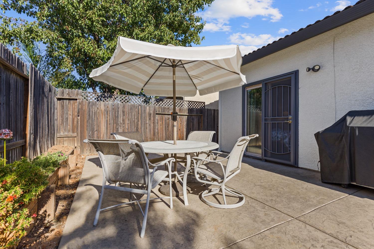 Detail Gallery Image 5 of 11 For 2770 Lindbergh Ln, Lincoln,  CA 95648 - 3 Beds | 2 Baths