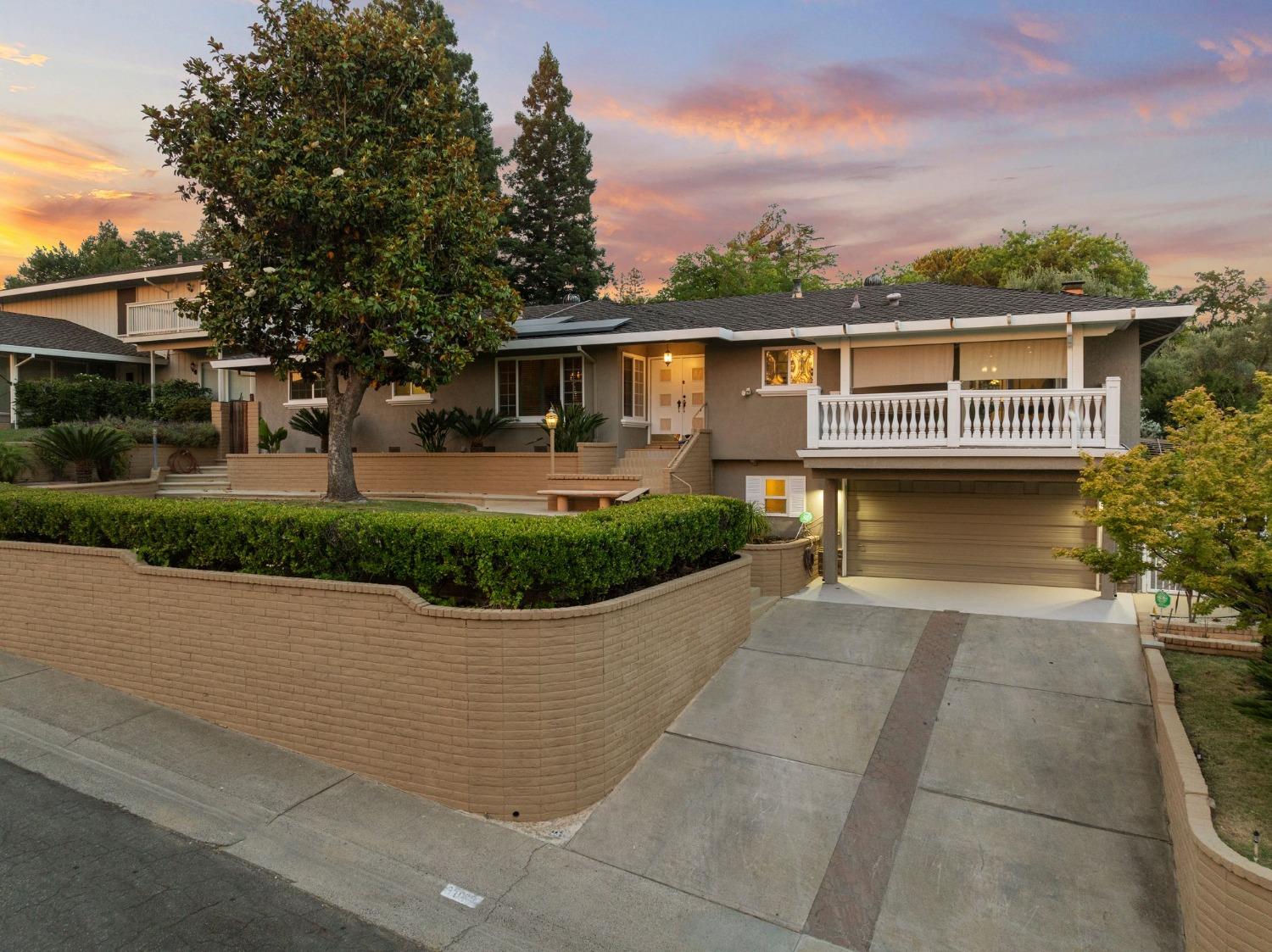 Detail Gallery Image 1 of 83 For 3006 Scenic Heights Way, Carmichael,  CA 95608 - 4 Beds | 3 Baths