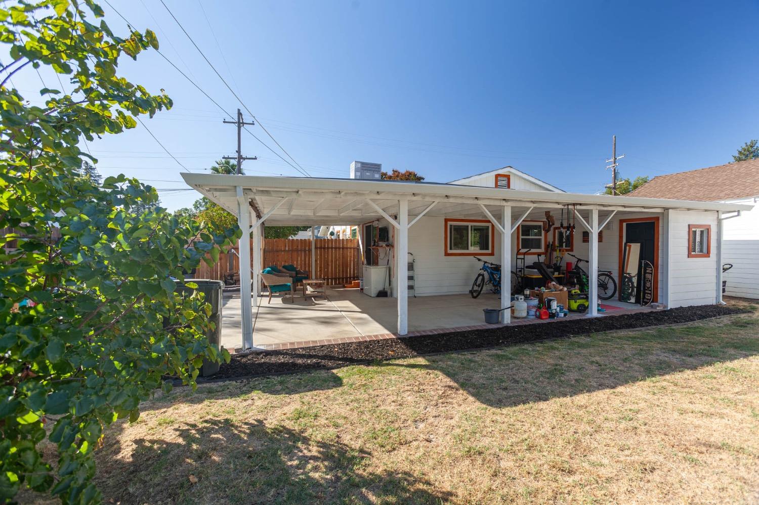 Detail Gallery Image 21 of 29 For 5681 19th Ave, Sacramento,  CA 95820 - 2 Beds | 1 Baths