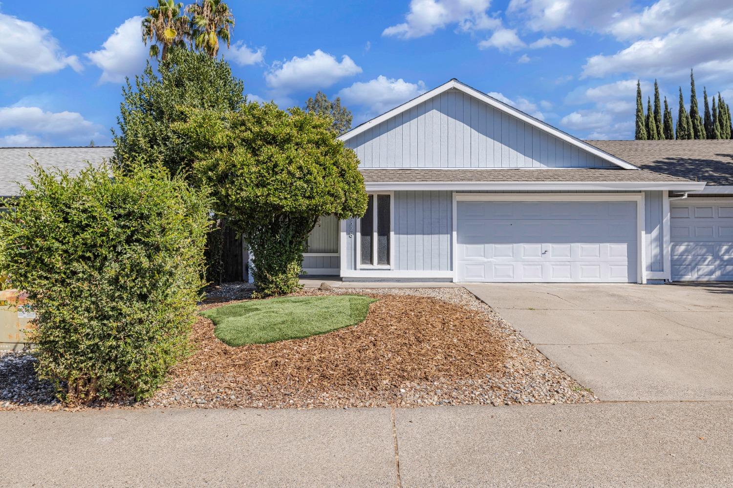 Detail Gallery Image 1 of 37 For 8328 Deville Oaks Way, Citrus Heights,  CA 95621 - 3 Beds | 2 Baths