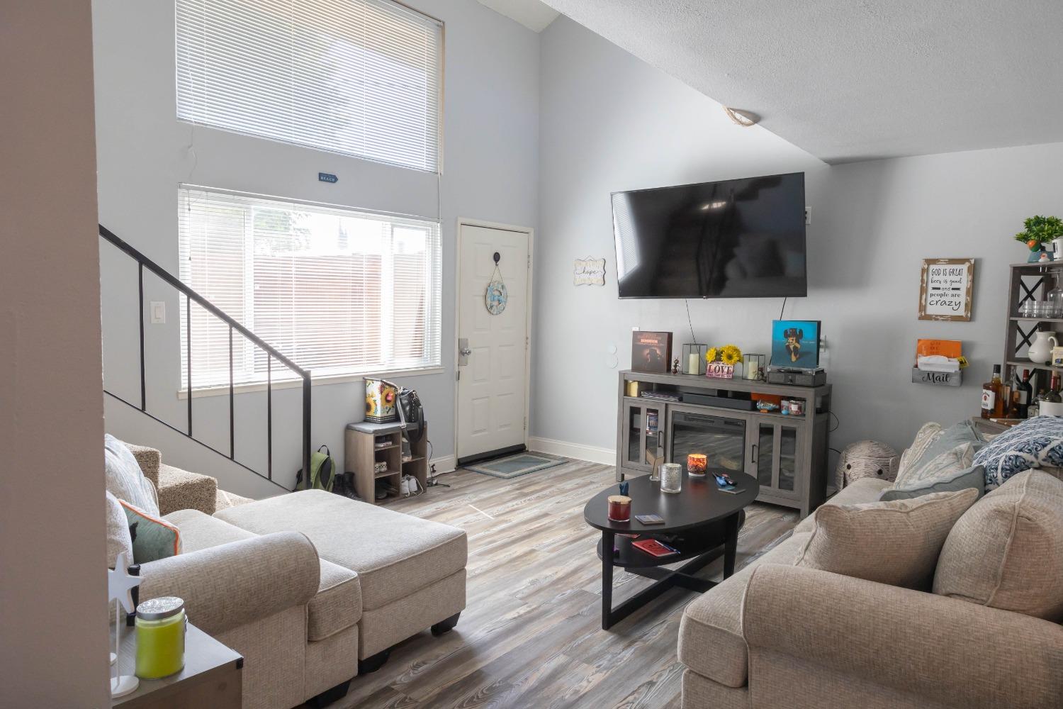 Detail Gallery Image 5 of 21 For 325 Standiford Ave #18,  Modesto,  CA 95350 - 2 Beds | 1 Baths