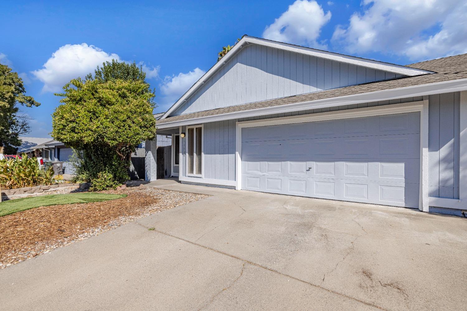 Detail Gallery Image 2 of 37 For 8328 Deville Oaks Way, Citrus Heights,  CA 95621 - 3 Beds | 2 Baths