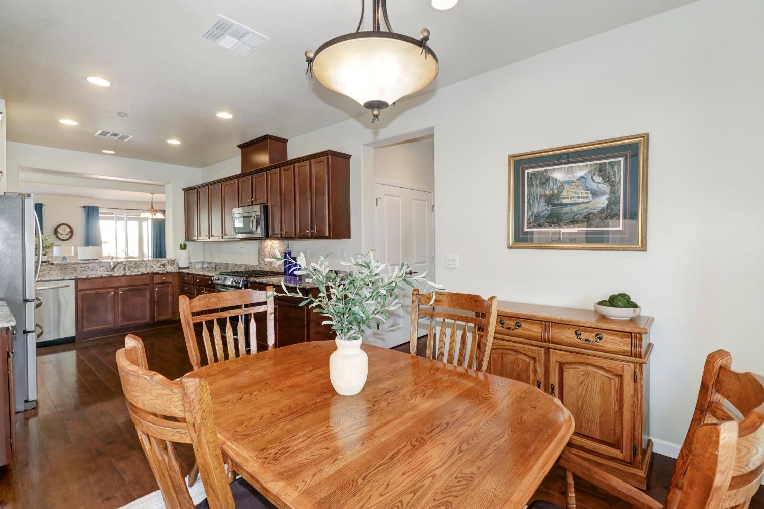 Detail Gallery Image 15 of 49 For 9984 Westminster Way, Elk Grove,  CA 95757 - 3 Beds | 2 Baths