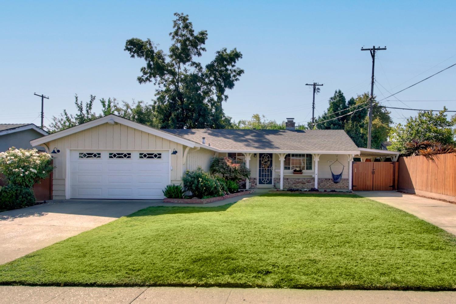 Detail Gallery Image 1 of 1 For 8590 Cliffwood Way, Sacramento,  CA 95826 - 3 Beds | 2 Baths