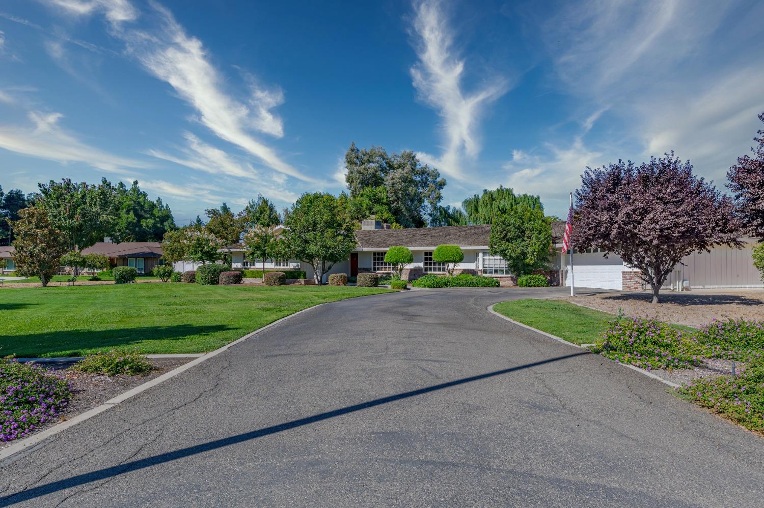 Detail Gallery Image 2 of 76 For 2507 Windy Ct, Merced,  CA 95340 - 4 Beds | 2/1 Baths