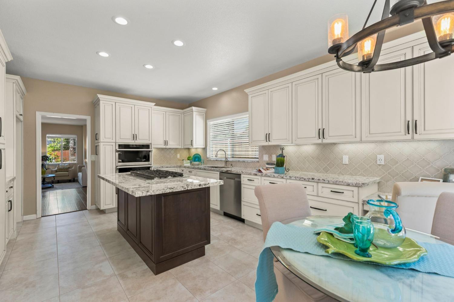 Detail Gallery Image 9 of 36 For 7544 Buckhaven Way, Citrus Heights,  CA 95610 - 4 Beds | 2/1 Baths