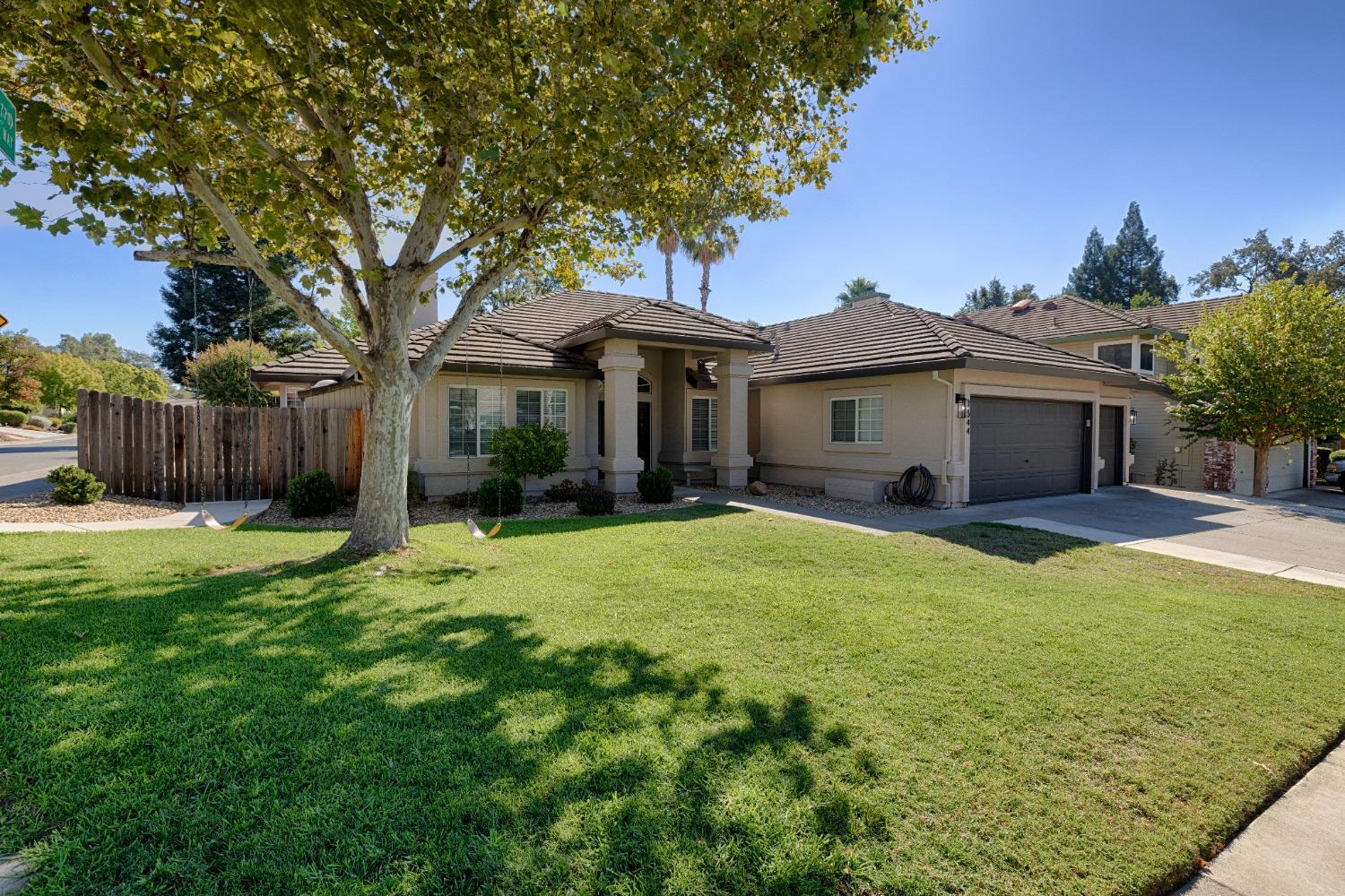 Detail Gallery Image 2 of 36 For 7544 Buckhaven Way, Citrus Heights,  CA 95610 - 4 Beds | 2/1 Baths