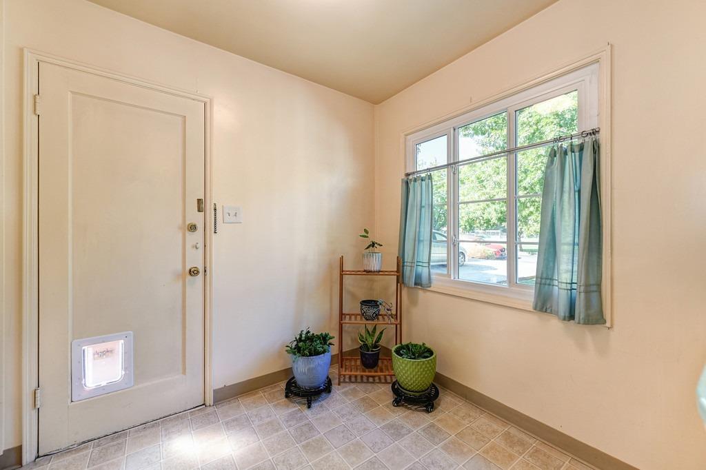 Detail Gallery Image 10 of 35 For 2188 Forrest St, Sacramento,  CA 95815 - 2 Beds | 1/1 Baths