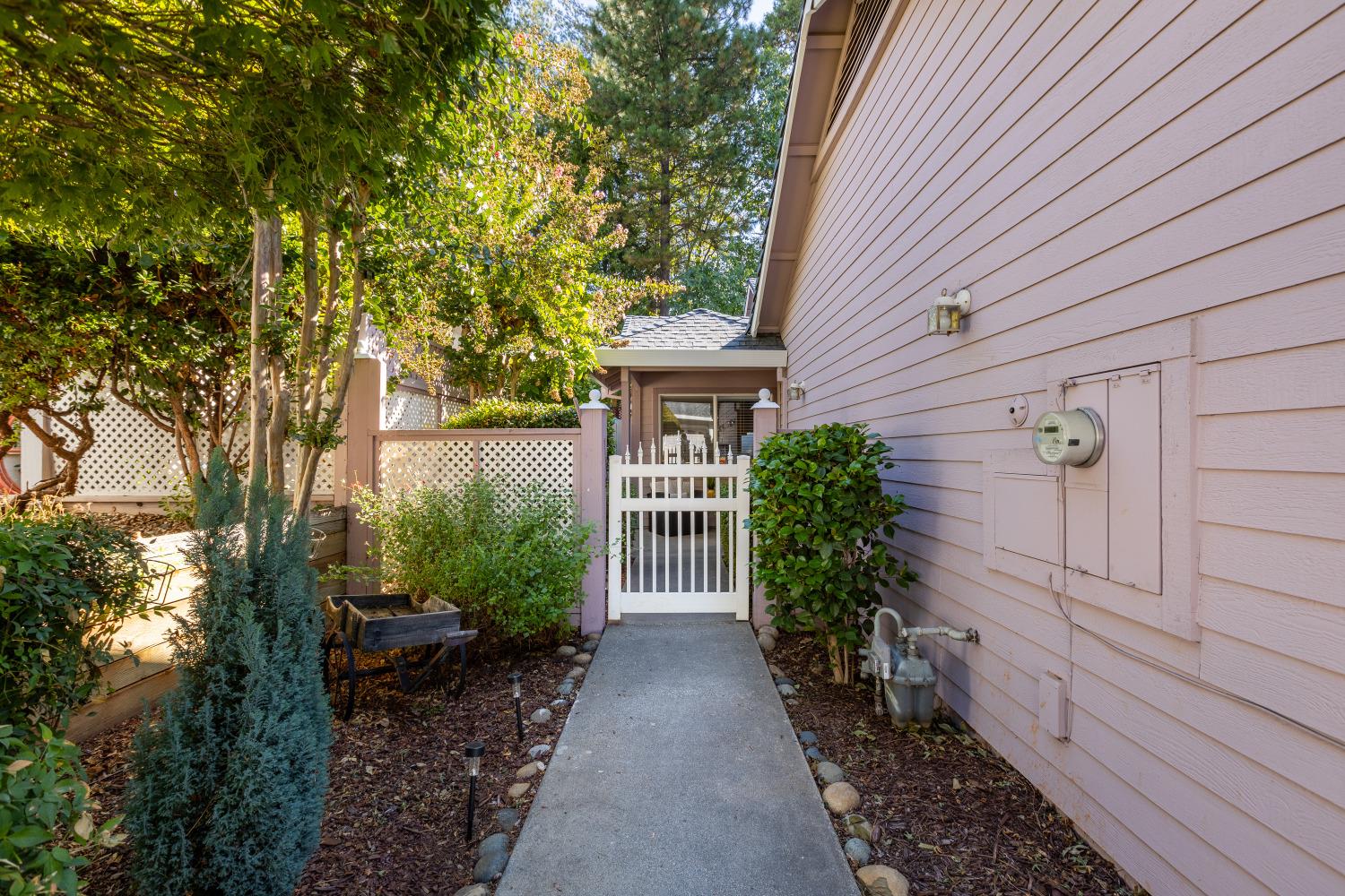 Detail Gallery Image 23 of 24 For 118 Carriage Ln, Grass Valley,  CA 95949 - 2 Beds | 2 Baths