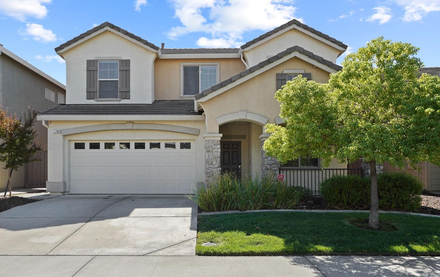 Detail Gallery Image 2 of 46 For 1740 Vignolia Loop, Roseville,  CA 95747 - 4 Beds | 4 Baths