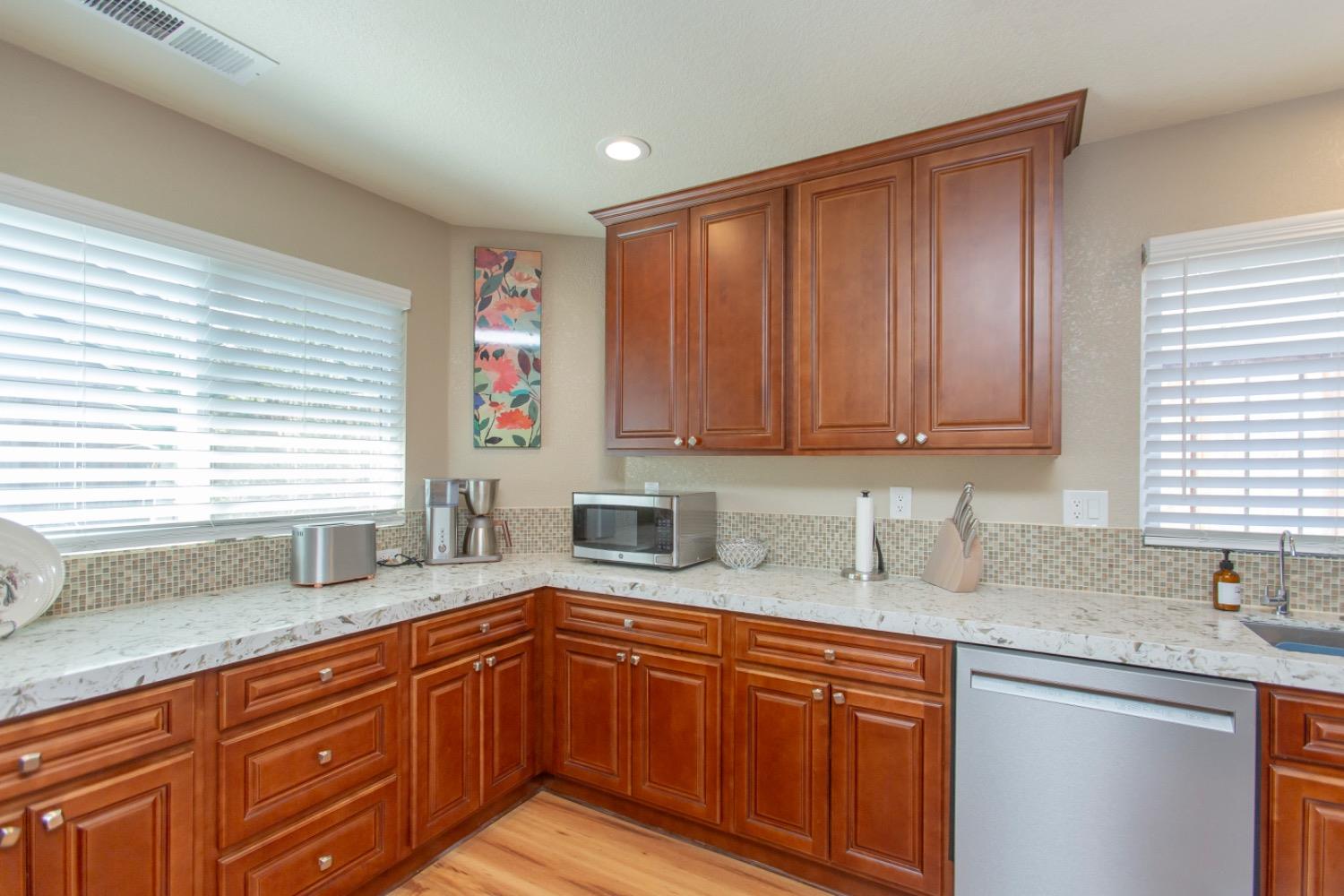 Detail Gallery Image 8 of 29 For 960 Collegeview Dr, Turlock,  CA 95382 - 3 Beds | 2 Baths