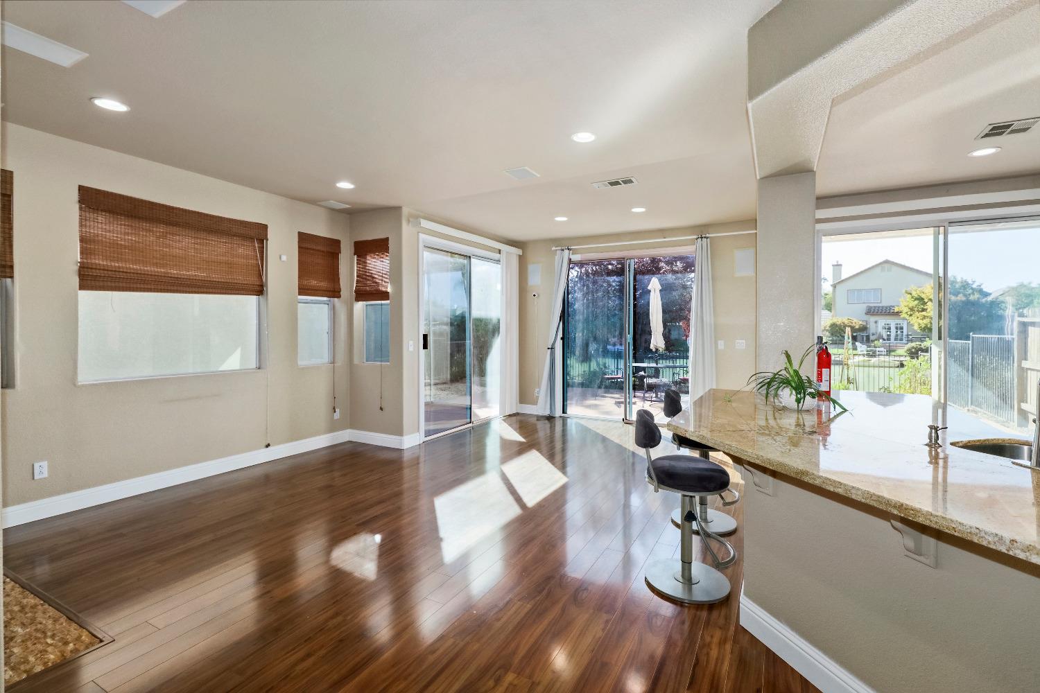 Detail Gallery Image 9 of 51 For 9116 Trumbauer Way, Elk Grove,  CA 95758 - 3 Beds | 2/1 Baths