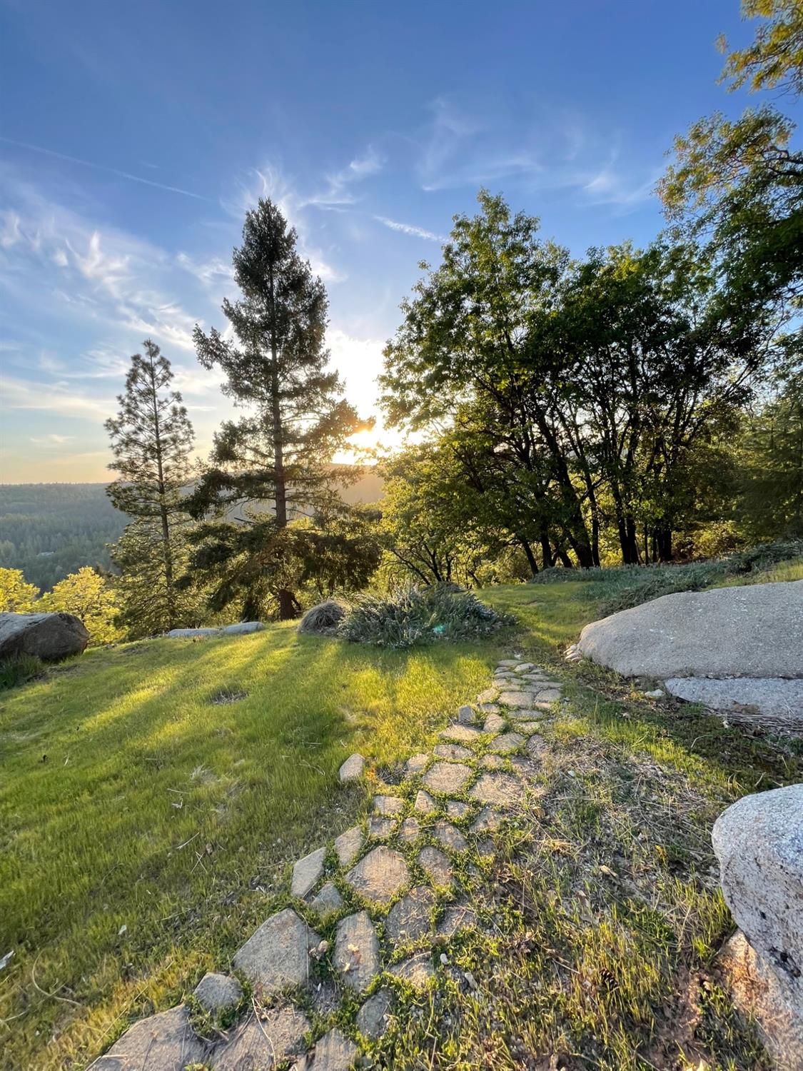 Detail Gallery Image 4 of 48 For 14210 Murphy Pl, Grass Valley,  CA 95945 - 3 Beds | 2 Baths