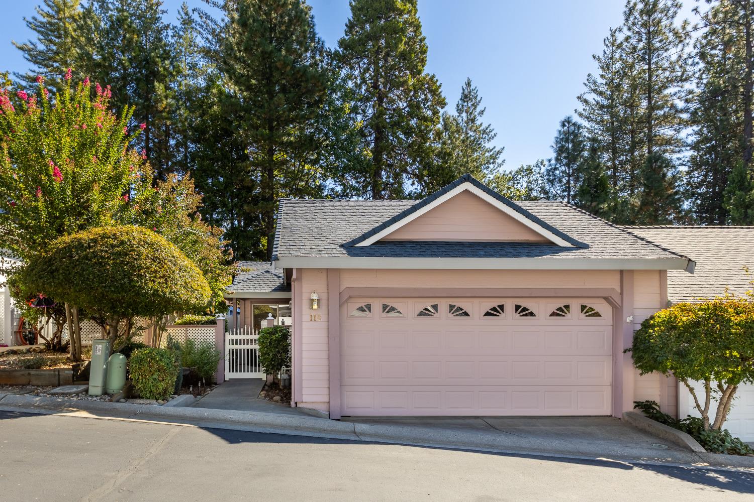 Detail Gallery Image 1 of 24 For 118 Carriage Ln, Grass Valley,  CA 95949 - 2 Beds | 2 Baths