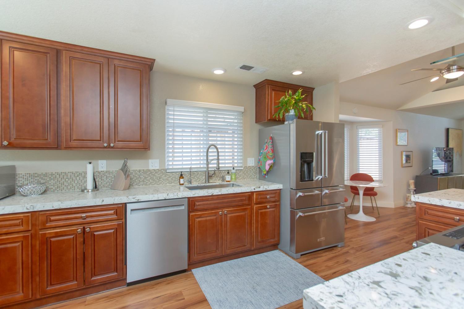 Detail Gallery Image 9 of 29 For 960 Collegeview Dr, Turlock,  CA 95382 - 3 Beds | 2 Baths