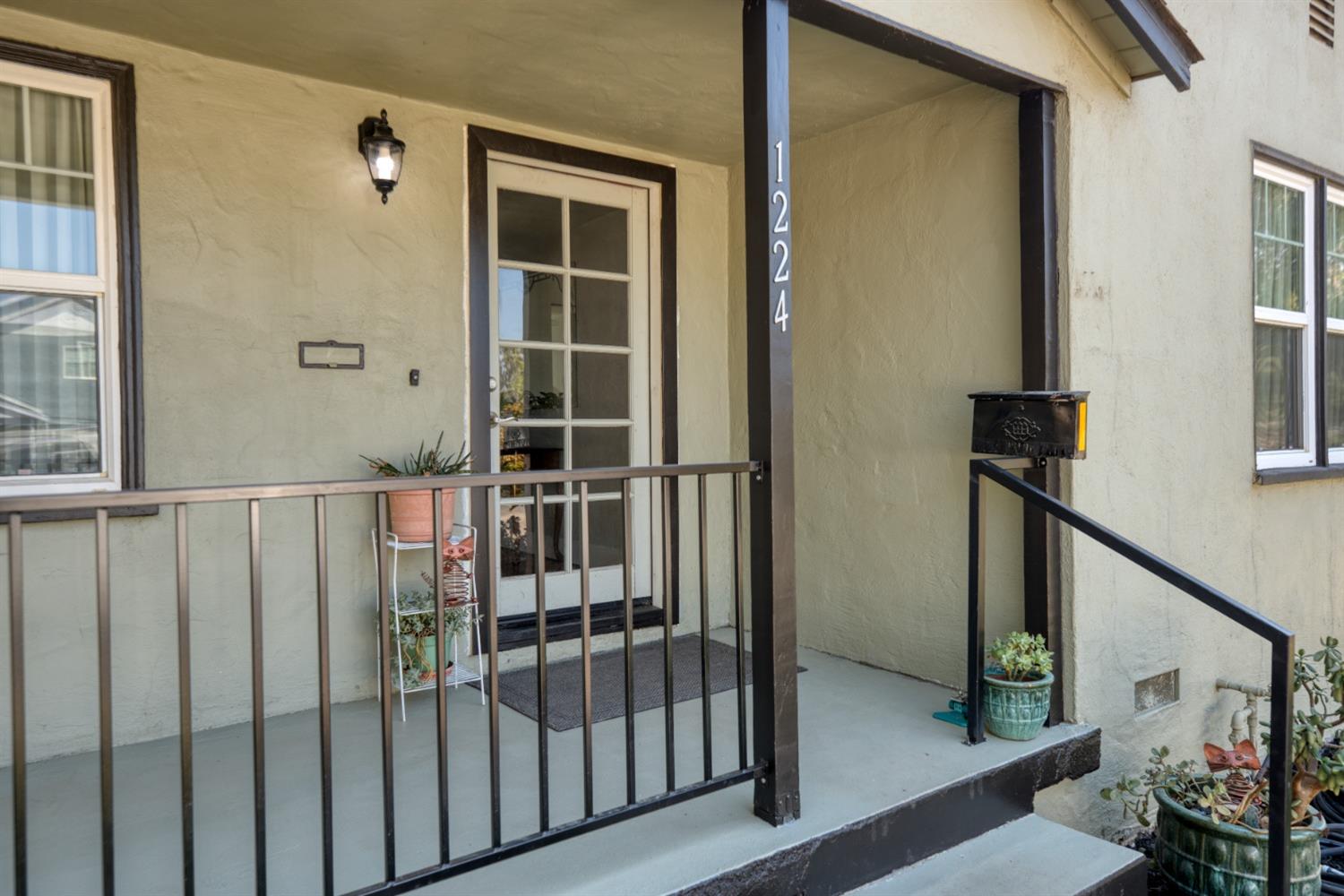 Detail Gallery Image 2 of 30 For 1224 Normandy Dr, Modesto,  CA 95351 - 3 Beds | 1 Baths