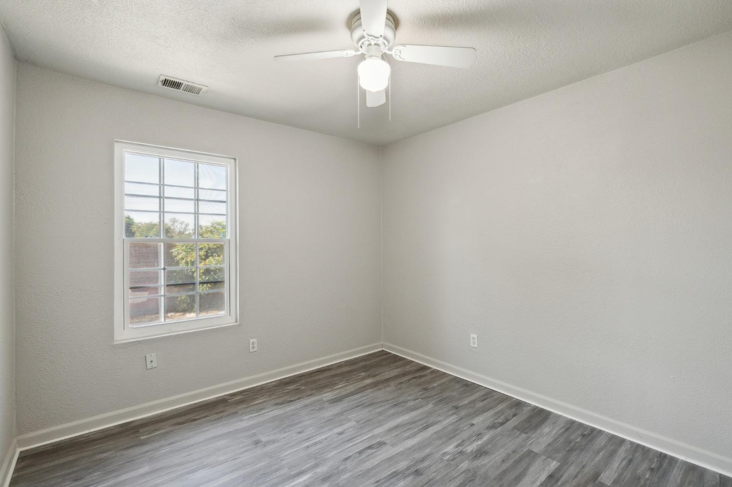 Detail Gallery Image 33 of 44 For 3217 32nd St, Sacramento,  CA 95817 - 4 Beds | 2/1 Baths