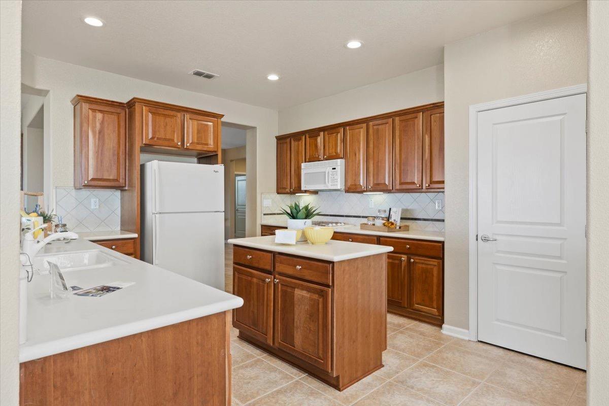 Walden View Court, Lincoln, California image 9