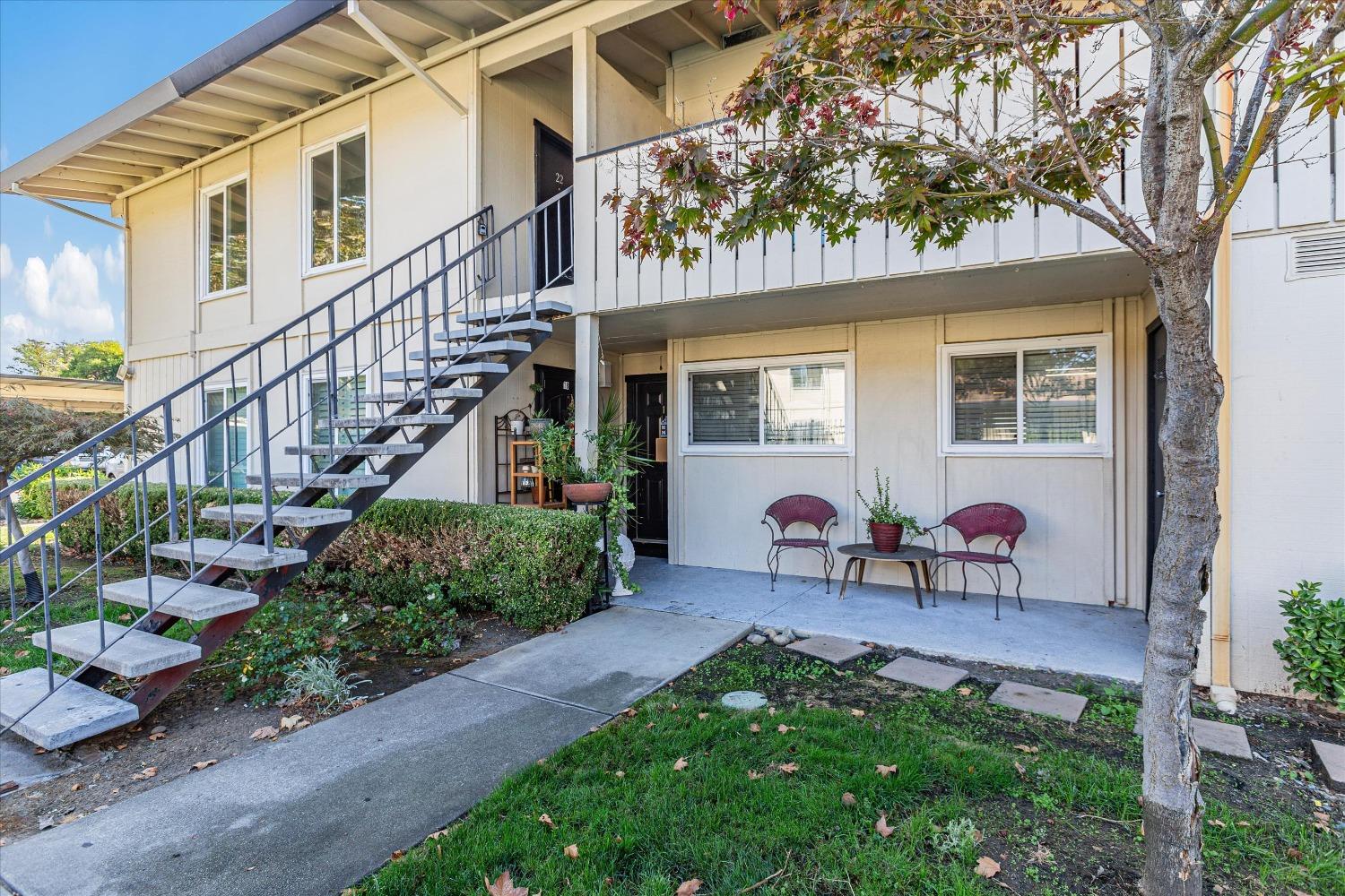 Detail Gallery Image 1 of 33 For 2525 Walters Way #19,  Concord,  CA 94520 - 2 Beds | 2 Baths